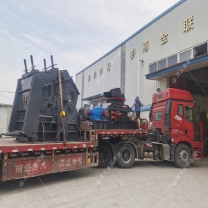 1000*700液壓對輥制砂機，1210反擊破發往四川